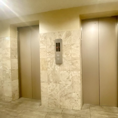 エレベーターは2基あるので、大人数でも会場への入退場がスムーズに！（写真）
